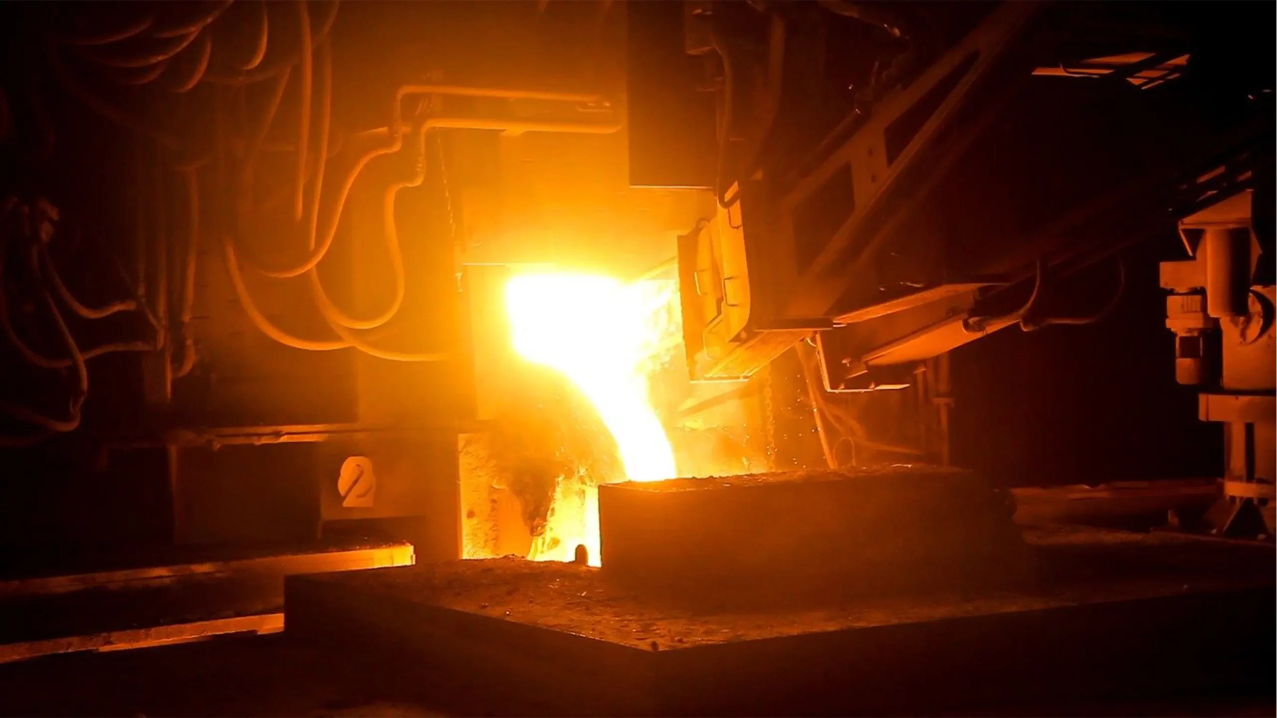 ​​Innovative Applications of Compressed Air Systems in Metal Manufacturing​​