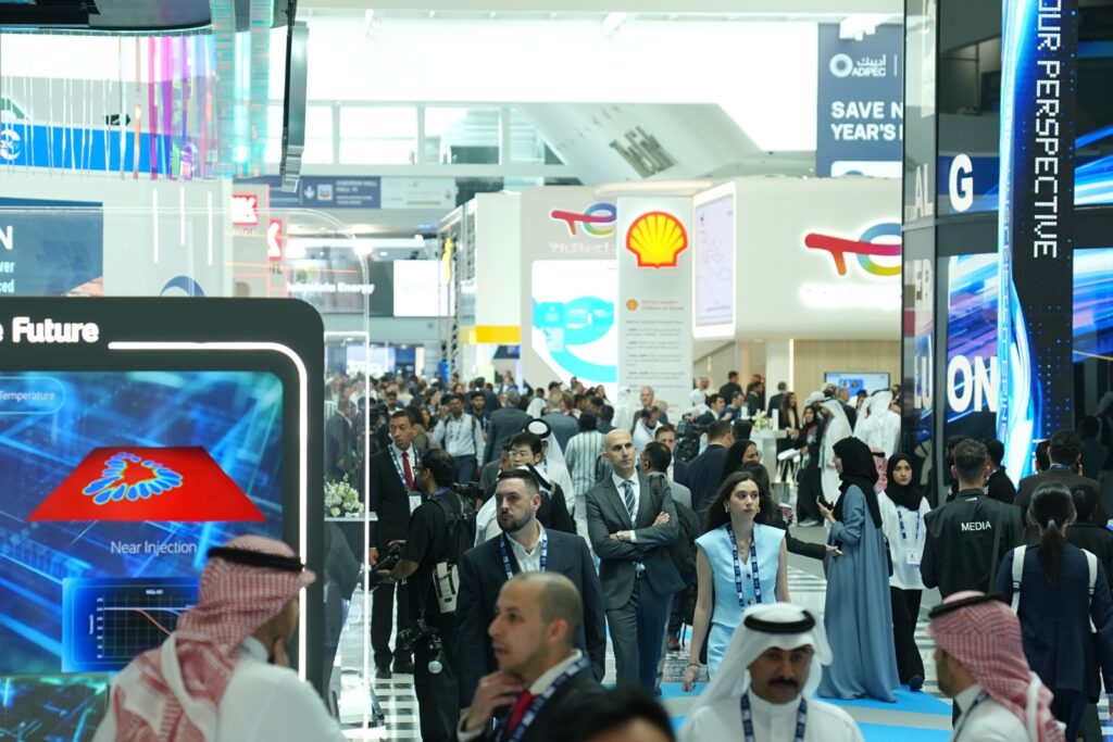 ADIPEC 2025 Exhibition Hall Layout (Halls 1-17, Conference Halls A/B) & Visitor Data