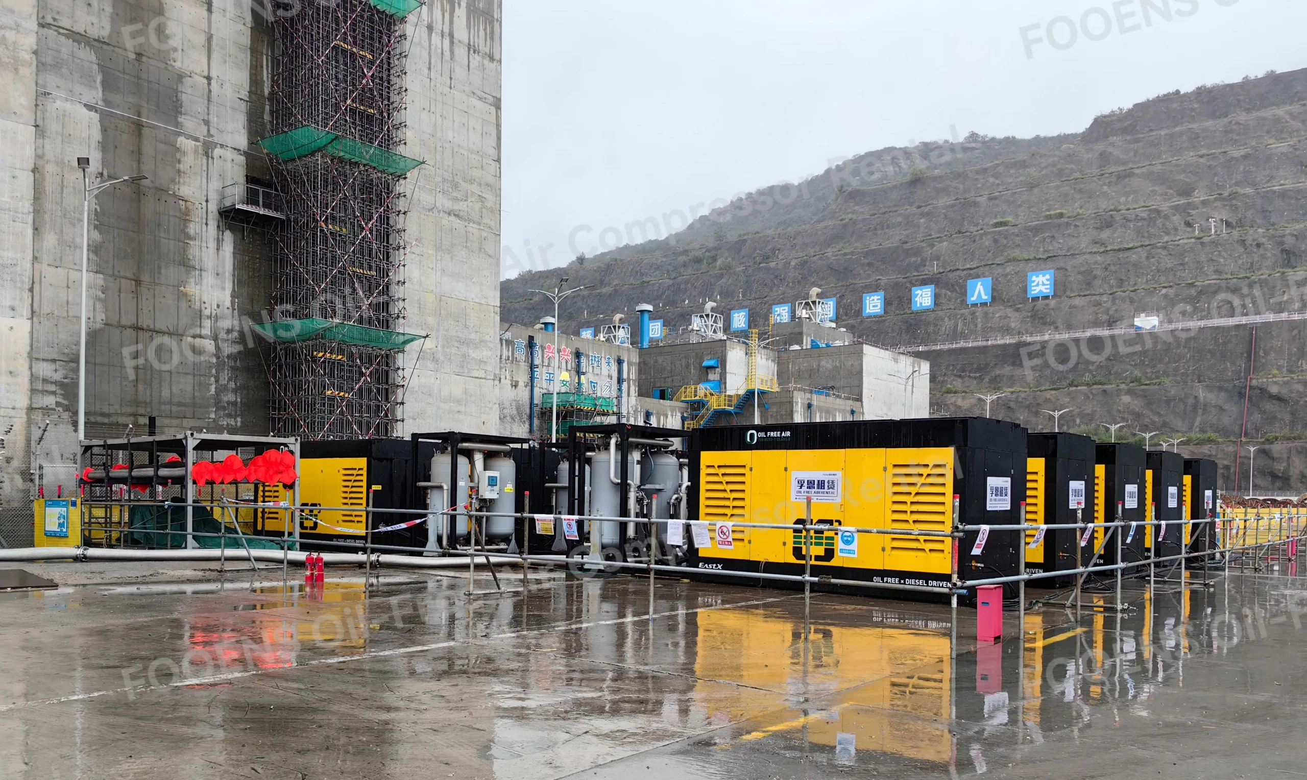 Low dew point oil-free air compressor for nuclear containment leak testing